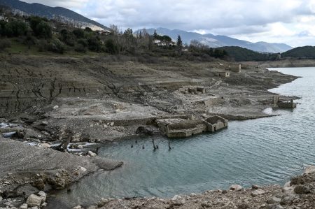 Καιρός: Βροχές από Δευτέρα, αλλά με 30αρια – Πού θα έχει μπόρες