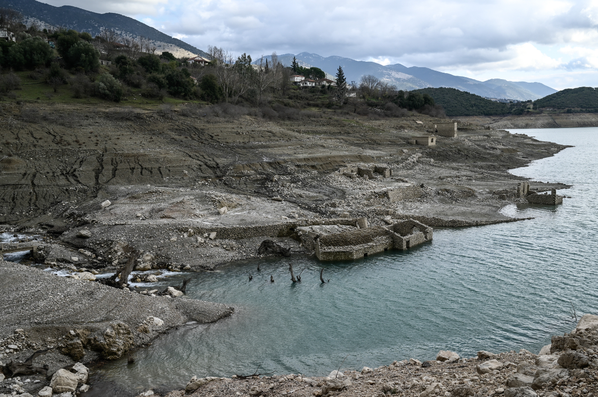 Καιρός: Βροχές από Δευτέρα, αλλά με 30αρια – Πού θα έχει μπόρες