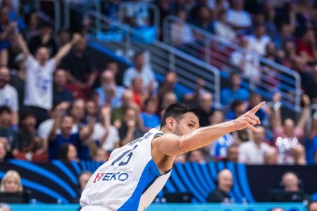 5 το πρωί: Η απολαυστική Εθνική του Γιάννη – Οι νέες απειλές Τραμπ στη Ρωσία – Η δράση της μαφίας στην Κρήτη