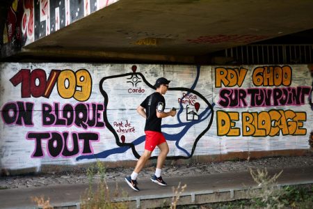 Γιατί οι Γάλλοι φαίνεται να μη θέλουν να κάνουν καμία οικονομική θυσία; Ο Ζαν Σις εξηγεί στο ΒΗΜΑ