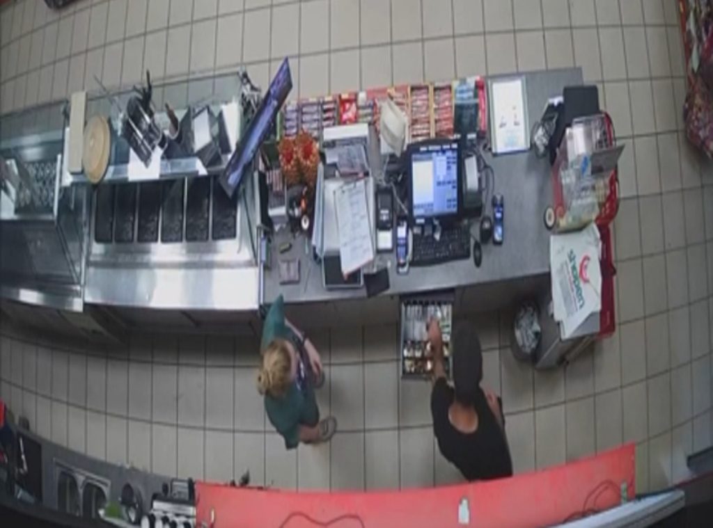 Καρέ-καρέ η δράση 32χρονου ληστή σε Καμίνια, Κορυδαλλό, Νίκαια – Αναζητείται συνεργός του