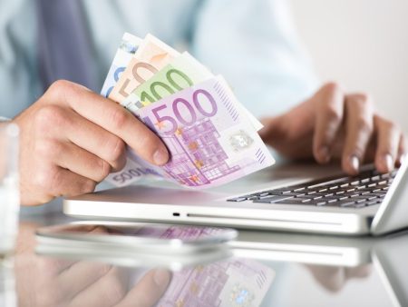 ΔΥΠΑ: Ξεκινάνε σήμερα οι αιτήσεις για το εποχικό βοήθημα – Ποιοι οι δικαούχοι, πώς κάνετε αίτηση