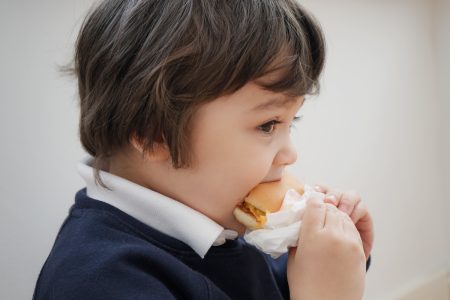 Εκθεση UNICEF: Τα παχύσαρκα παιδιά είναι περισσότερα από τα υποσιτισμένα