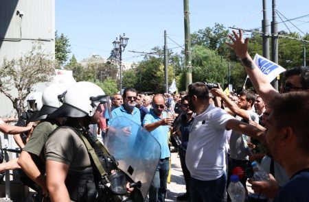 Απεργία ταξί για δεύτερη μέρα – Τα βγάζουν στους δρόμους για πορεία [Βίντεο]