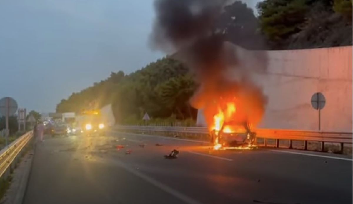 Τροχαίο στην Ολυμπία Οδό: Σφοδρή σύγκρουση οχημάτων – Απανθρακώθηκε οδηγός