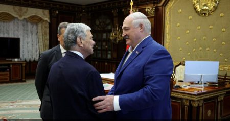 Γιατί ο Τραμπ βγάζει από τον πάγο τις σχέσεις με Λουκασένκο –  Τι bonus του έδωσε