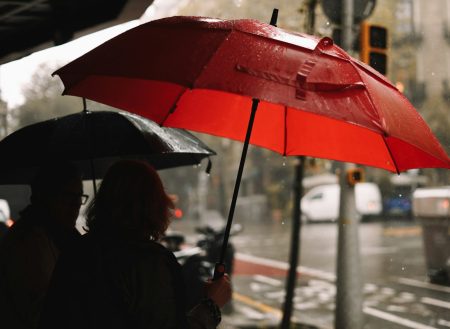 Καιρός: Έρχονται βροχές – Σε ποιες περιοχές αλλάζει απότομα η θερμοκρασία