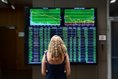 Χρηματιστήριο Αθηνών: Με δυναμικό φίνις έκλεισε πάνω από τις 2.060 μονάδες