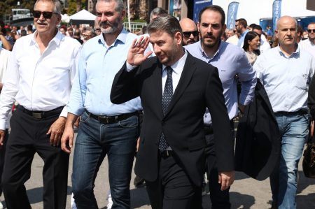 Ανδρουλάκης στη ΔΕΘ: Η βόλτα στα περίπτερα, τα μηνύματα