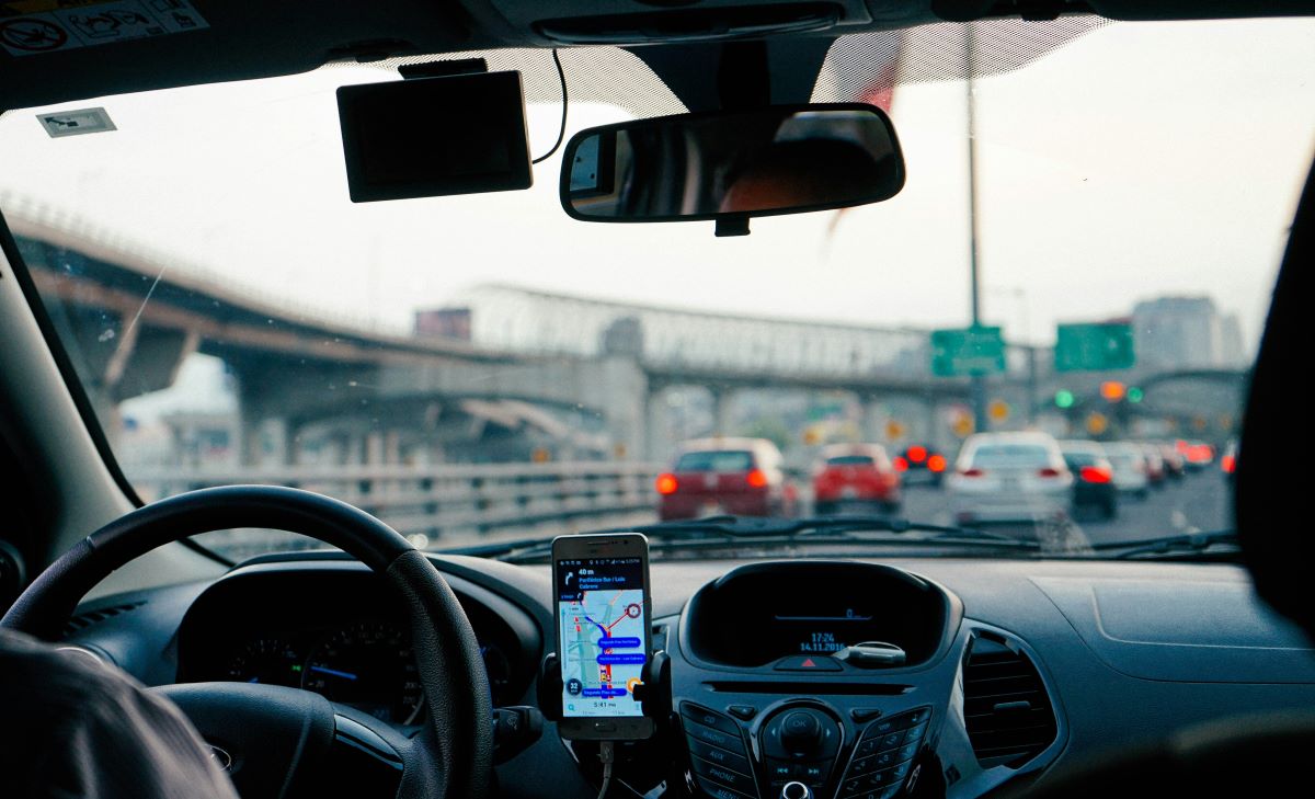 Νέος ΚΟΚ από σήμερα: Πρόστιμα-φωτιά έως 2.000€ για κινητό, έως 8.000€ για ταχύτητα