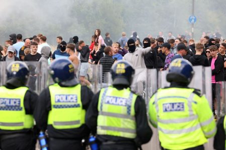 Ακροδεξιά συγκέντρωση και αντιδιαδήλωση την ίδια ώρα στο Λονδίνο – Επί ποδός οι αρχές