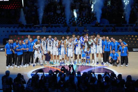 5 το πρωί: Η Εθνική στο βάθρο – Ο νέος Αρχιεπίσκοπος της Μονής Σινά – Οι αλλαγές στον νέο ΚΟΚ