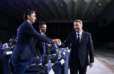 ΔΕΘ -Ανδρουλάκης στο ΒΗΜΑ: Τι απαντά στην κριτική Μαξίμου