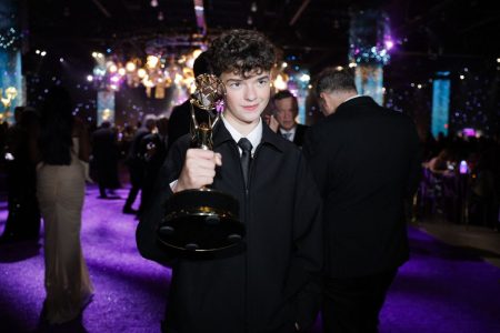 Emmys 2025 – Όουεν Κούπερ: Ο 15χρονος που έγραψε Ιστορία και το «τυχερό παπάκι»