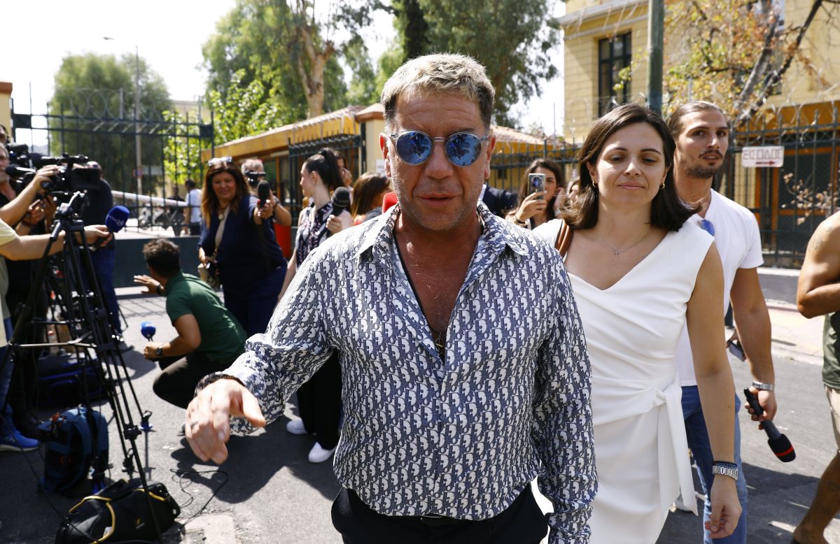 Γιώργος Μαζωνάκης: Ο κοριός στο σαλόνι και η μήνυση στην αδελφή του