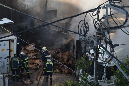 Υπό έλεγχο η φωτιά στου Ρέντη