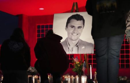 Τσάρλι Κερκ: Η ώρα της κρίσης για τον δολοφόνο του, αντιμέτωπος με την θανατική ποινή;