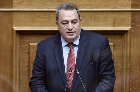 Άγχος για το γαλάζιο DNA, τεχνοκράτες και διχασμός για τον Άδωνι