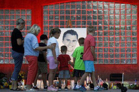 Τσάρλι Κερκ:  Κύμα απολύσεων σε ιδιωτικό και δημόσιο τομέα για σχόλια στο όνομά του