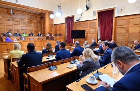 5 το πρωί: Λίστα ΟΠΕΚΕΠΕ με «παραλείψεις» – Κομβική συμφωνία Τραμπ με Στάρμερ – Αίτημα για πολιτική αλλαγή