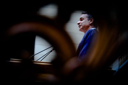 Μητσοτάκης σε Bloomberg: Αύξηση στα εισοδήματα από 1η Ιανουαρίου