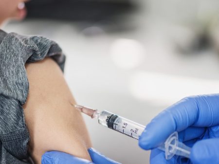 Στα κάγκελα οι φαρμακοποιοί: Ο ΕΟΠΥΥ δεν αποζημιώνει το 4πλό εμβόλιο γρίπης