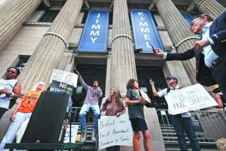 Jimmy Kimmel: Οι αμερικανοί ακυρώνουν τις συνδρομές τους ως ένδειξη διαμαρτυρίας 