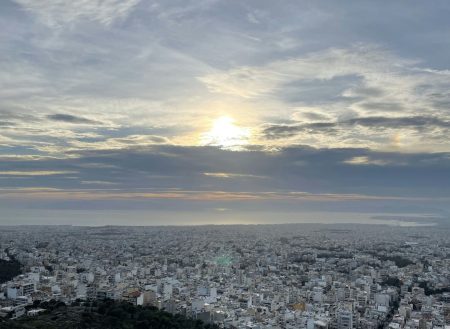 Καιρός: Εξασθενούν οι άνεμοι – Πότε πέφτει η θερμοκρασία στην Αττική