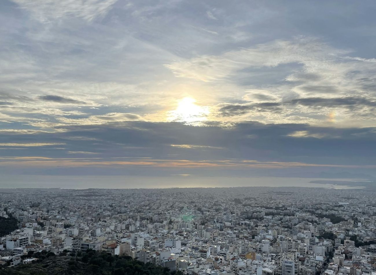 Καιρός: Εξασθενούν οι άνεμοι – Πότε πέφτει η θερμοκρασία στην Αττική