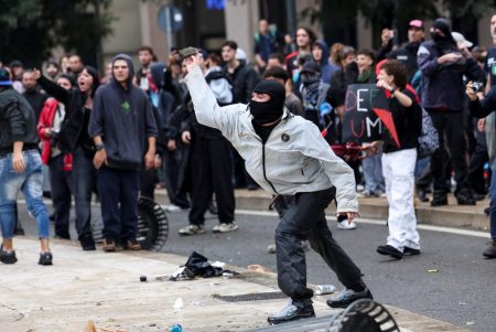 Ιταλία: Επεισόδια και καταστροφές στο Μιλάνο με πολλούς τραυματίες και συλλήψεις
