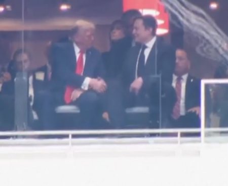 Τραμπ – Μασκ: Η πρώτη χειραψία τους μετά την κόντρα