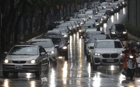 Ταϊβάν: Δύο νεκροί και 30 αγνοούμενοι λόγω του τυφώνα Ραγκάσα