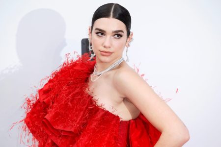 Dua Lipa: Όλη η αλήθεια για την «απόλυση» του μάνατζέρ της λόγω Παλαιστίνης