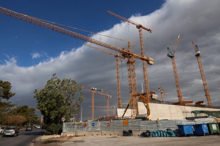 Ελληνικό: Το 2026 θα ξεκινήσει η παράδοση τμημάτων – Η επίσκεψη Χατζηδάκη