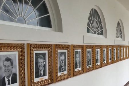 Τραμπ: Με τι αντικατέστησε τη φωτογραφία του Μπάιντεν στον Λευκό Οίκο