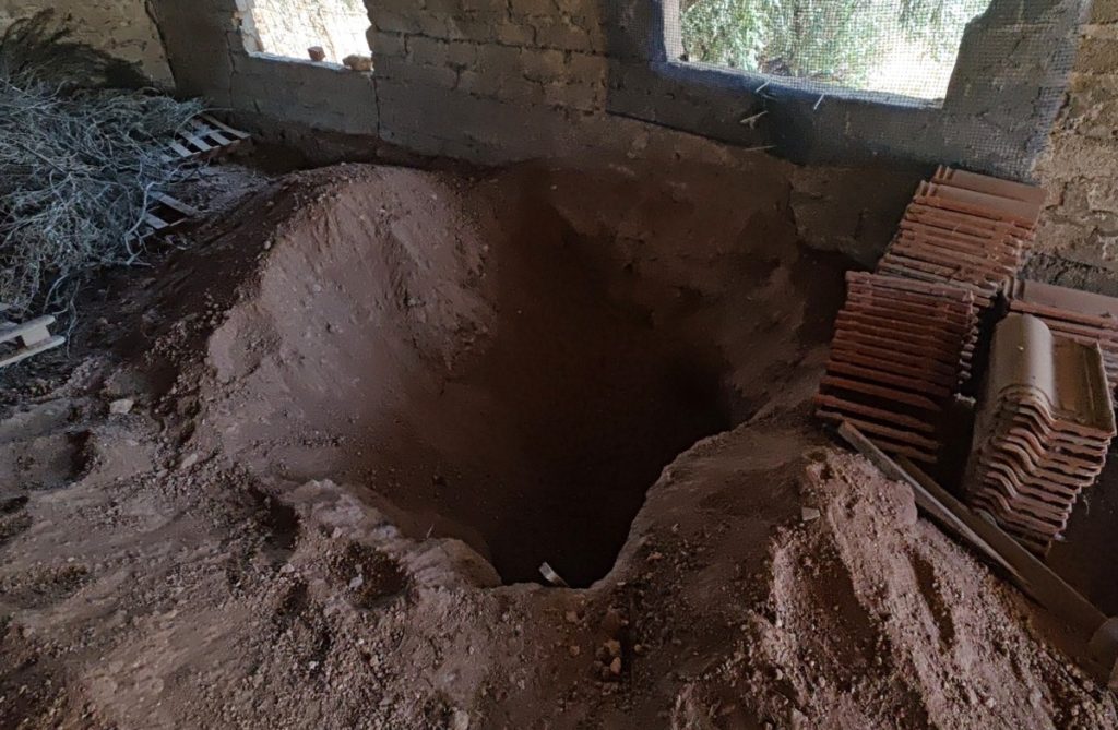 Βοιωτία: Ο γιος «καίει» την 62χρονη – Έρευνα για ανθρωποκτονία με δόλο, σε αργία από το ΚΕΠ