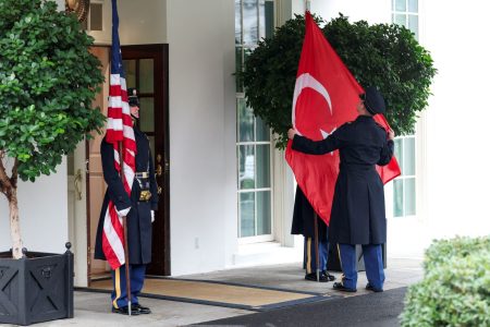 5 το πρωί: Η συνάντηση Τραμπ- Ερντογάν – Η ένταση στην εξεταστική για τον ΟΠΕΚΕΠΕ – Η καταδίκη Σαρκοζί