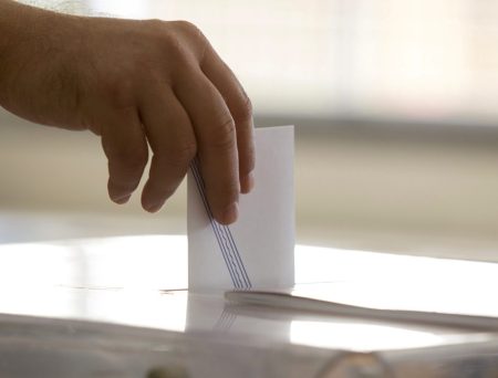 Δημοσκόπηση GPO: Η ακρίβεια το πρώτο πρόβλημα των πολιτών – Άνοδος για ΠαΣοΚ και Βελόπουλο