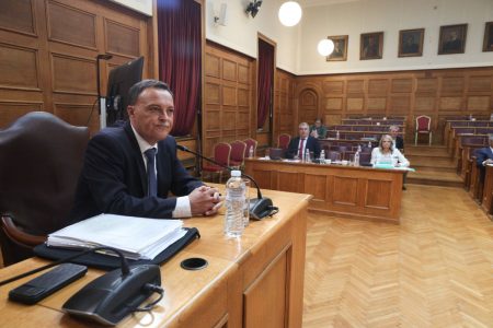 Μπαμπασίδης κατά Τυχεροπούλου: Κρατούσε ερμάριο κλειδωμένο, βρέθηκαν 13 ιεραρχικές προσφυγές
