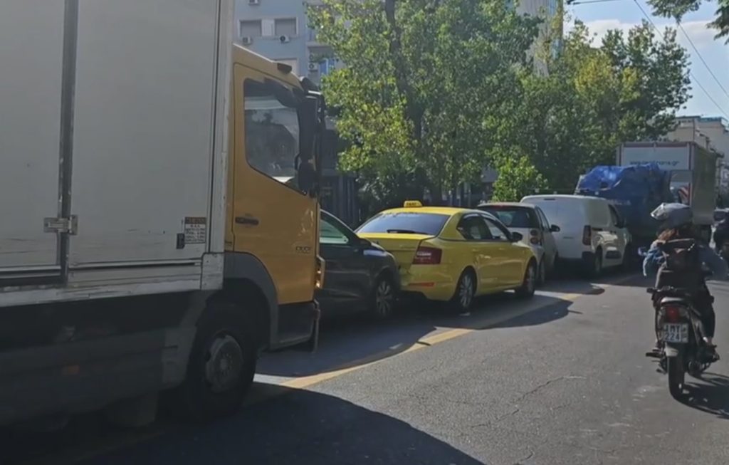 Καραμπόλα 8 οχημάτων στη Λεωφόρο Αλεξάνδρας – Στο κόκκινο η κίνηση