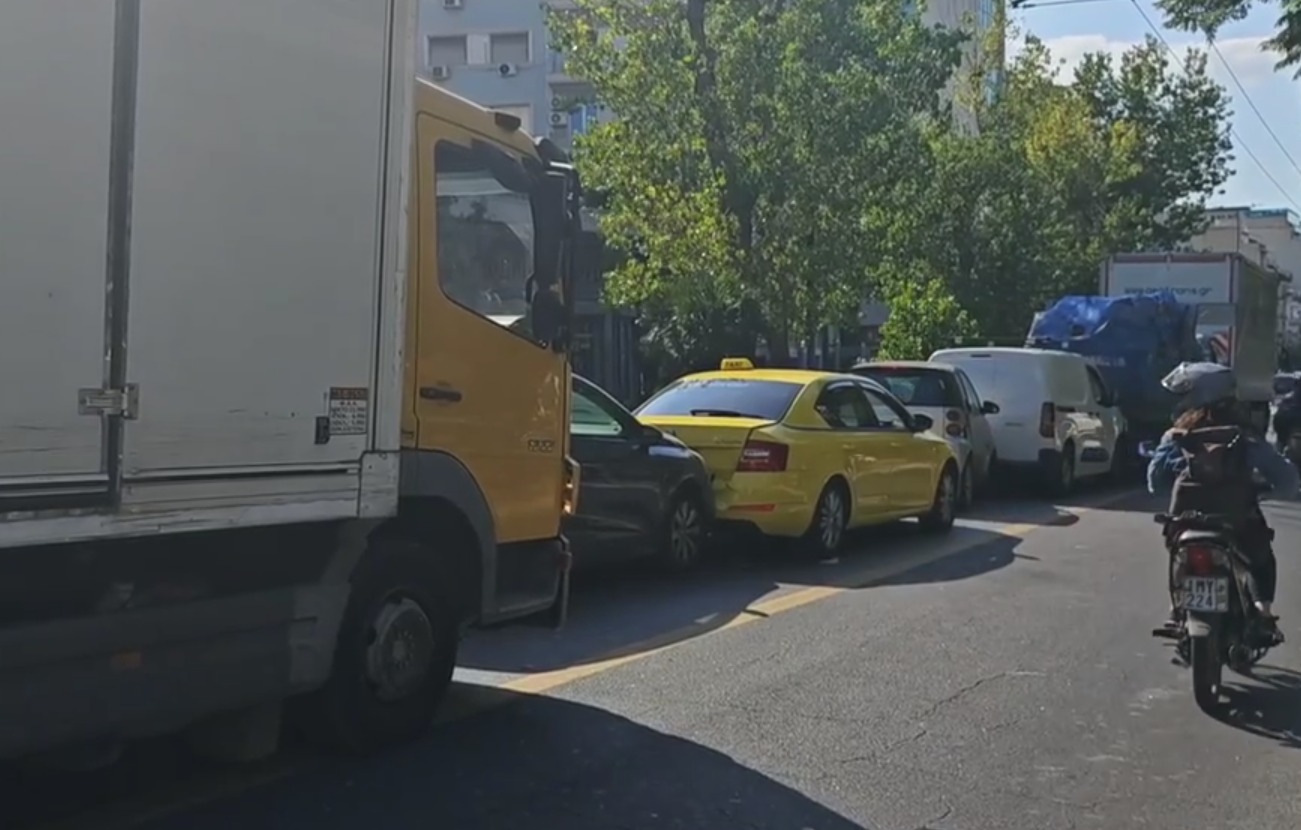 Καραμπόλα 8 οχημάτων στη Λεωφόρο Αλεξάνδρας – Στο κόκκινο η κίνηση