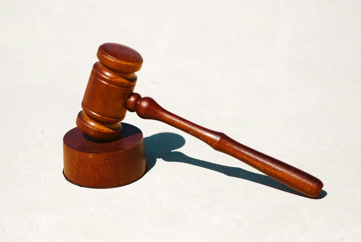 Ευθύνονται (μόνο) οι αναβολές για την καθυστέρηση στη Δικαιοσύνη;