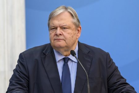 «Η χώρα υπνοβατεί»: Νέα πυρά Βενιζέλου – Νεο βιβλίο από τον Τάσο Γιαννίτση