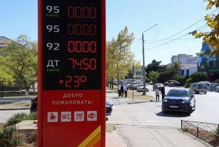Κριμαία: Δελτίο βενζίνης και «πάγωμα» τιμών φέρνουν οι ουκρανικές επιθέσεις