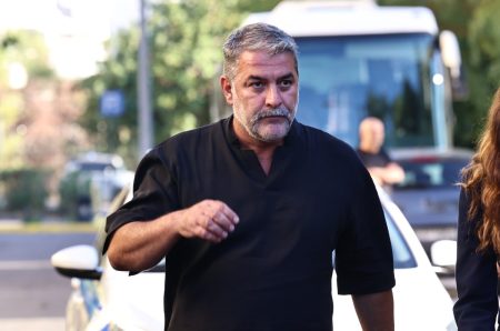 Μπισμπίκης: «Φίλος μου τράκαρε», το τηλεφώνημα στο ΑΤ Φιλοθέης – Τι υποστηρίζει ο ηθοποιός για το τροχαίο