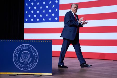 Εμπρηστική ομιλία Τραμπ στη σύναξη των στρατηγών, μιλά για «πόλεμο εκ των έσω»