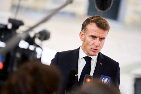 Μακρόν: Αναθεωρεί το πυρηνικό δόγμα της Γαλλίας, σκληρή στάση απέναντι στη Ρωσία