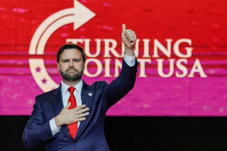 Ο Βανς κεφαλαιοποιεί την κληρονομιά του Κερκ με ορίζοντα την Προεδρία