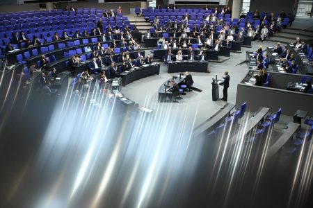 Δημοσκόπηση στη Γερμανία: Ακροδεξιά και Συντηρητικοί «συγκατοικούν» στην κορυφή