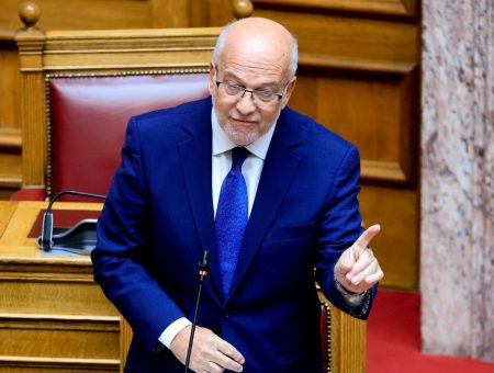 Τηλεοπτικό «Muppet Show» με υπουργούς – υμνητές